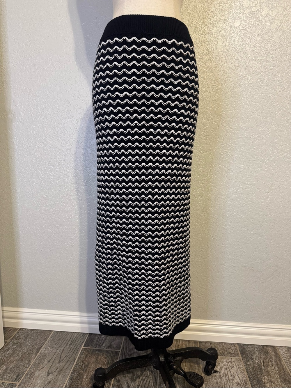 Halogen Black & White Wave Knit Maxi Skirt
